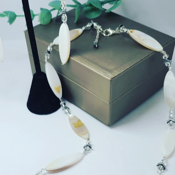 Mother Of Pearl set - Picture 2 of 4